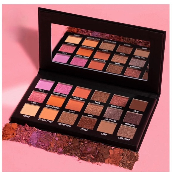 NIB KAB Cosmetics Day + Night Eyeshadow Palette with Mirror 18 Shades - Picture 1 of 7